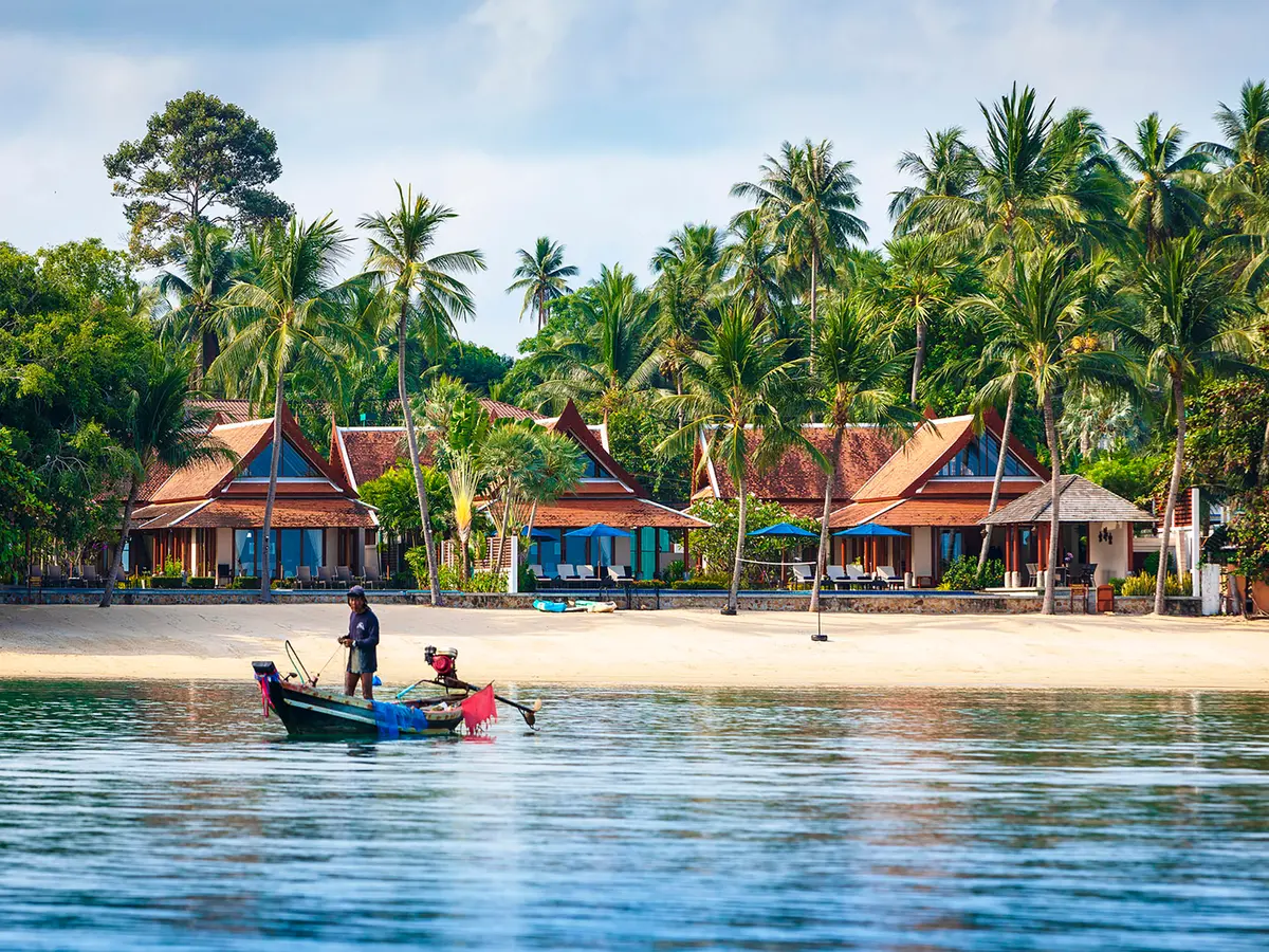 Tawantok Beach Villas - Villa 2 - The villa and local boat feature