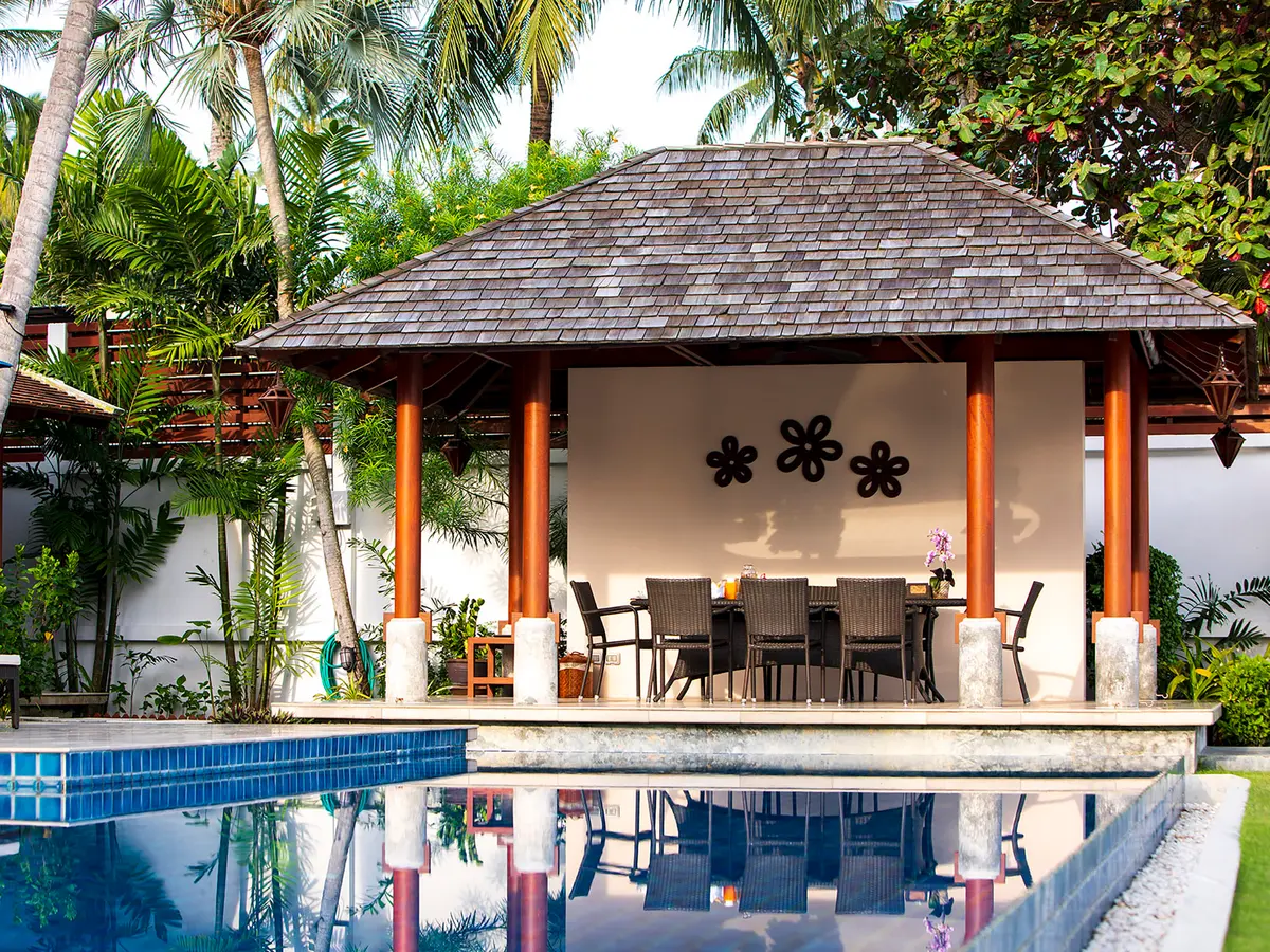 Tawantok Beach Villas - Villa 2 - Poolside dining bale