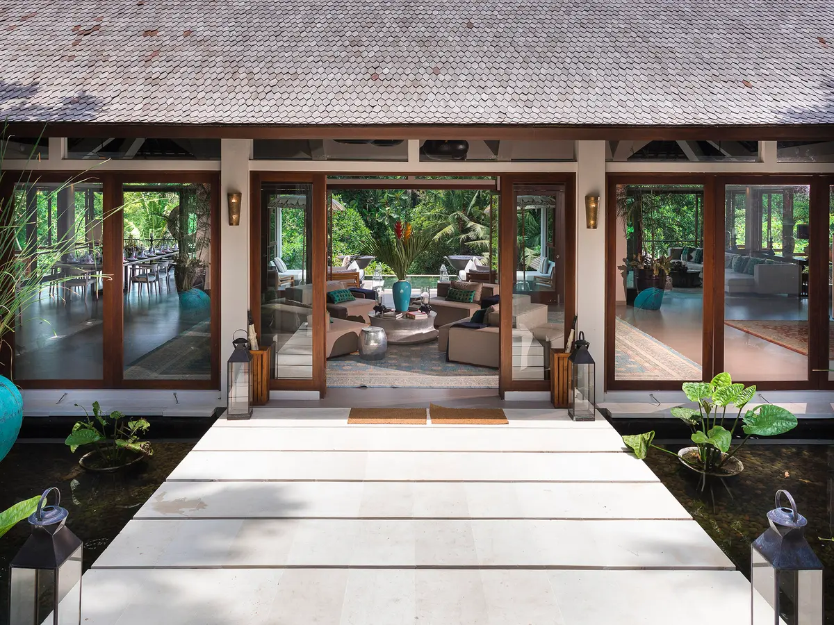 The Arsana Estate - Entrance to living room