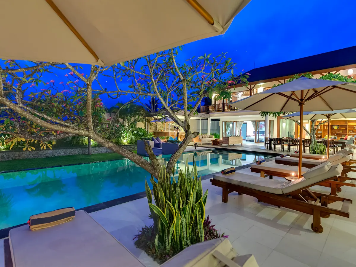 Villa Asada - Pool area at dusk