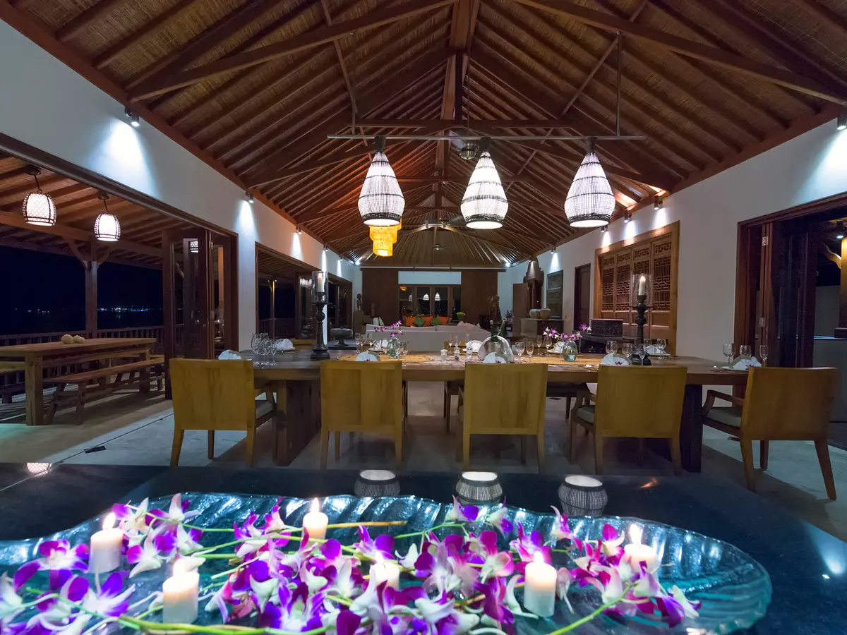 Villa Asada - Indoor living area - long view