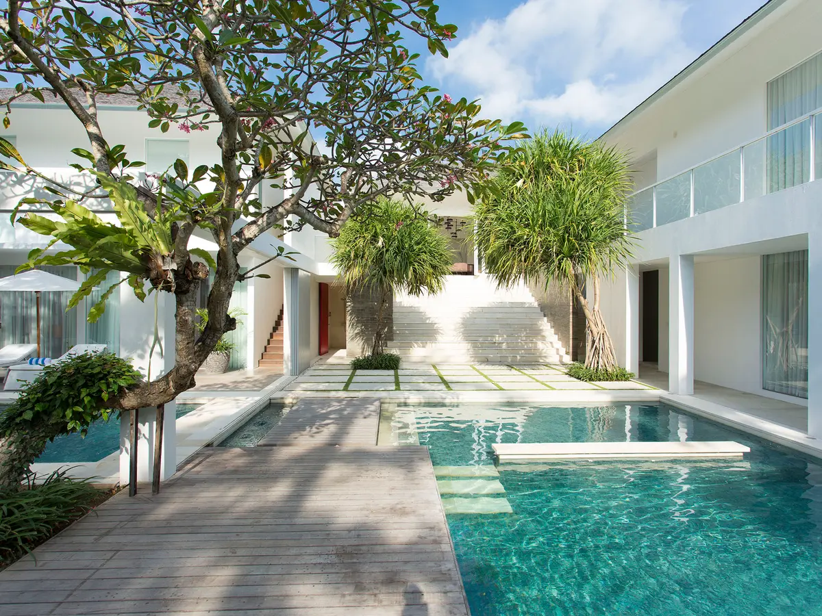 Villa Canggu - Walkway between pools