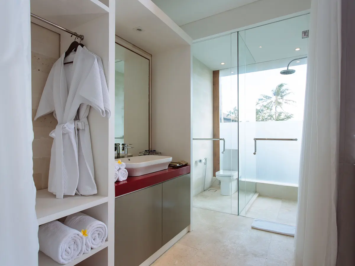 Villa Canggu - Villa South bedroom two wardrobe and ensuite