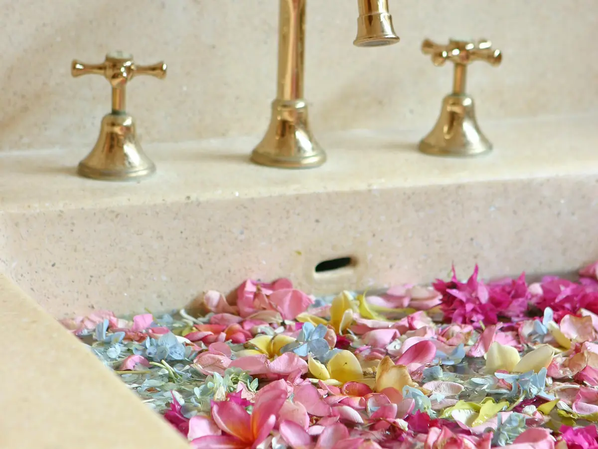 Villa Cemara - Bathtub flower