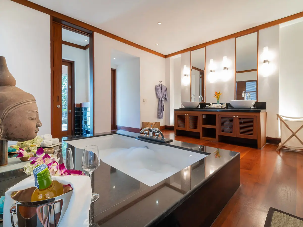 Villa Chada - Mini master suite ensuite bathroom preview