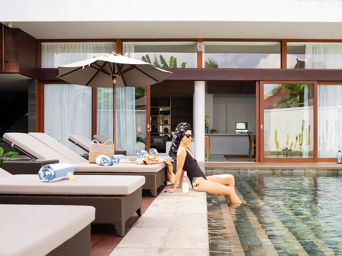 Villa Indrani - Sunloungers and the pool