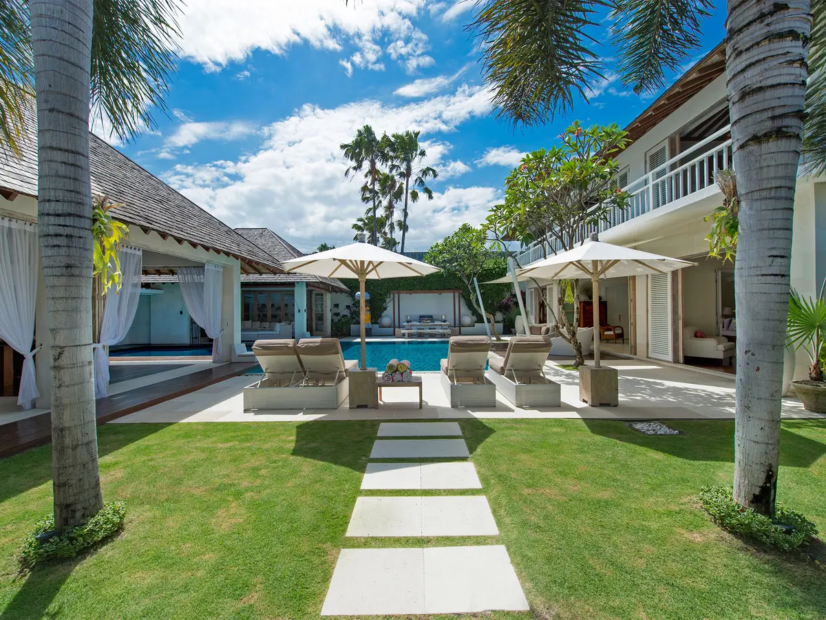 Jajaliluna - View from entrance