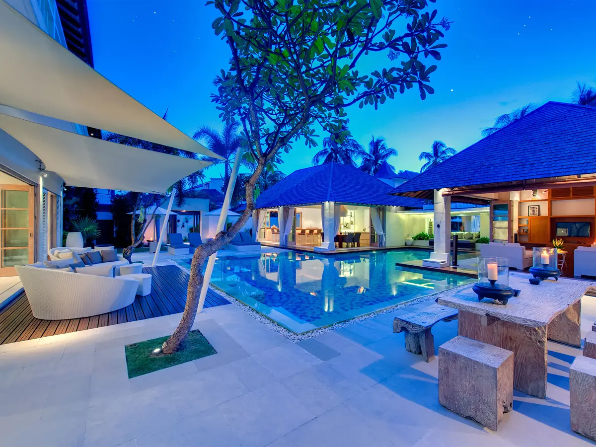 Jajaliluna - Villa at dusk