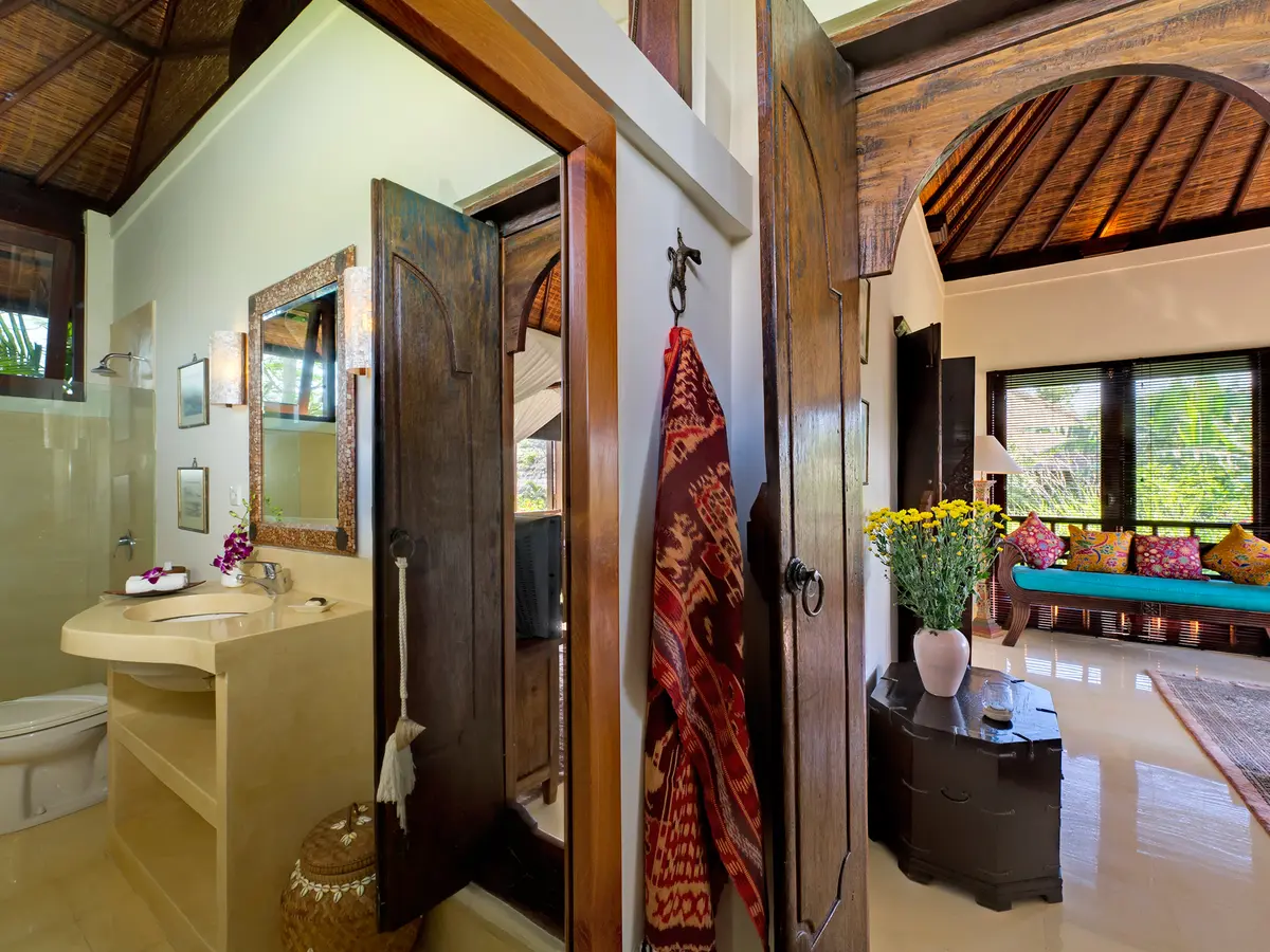 11. Villa Kakatua - Upstairs bathroom