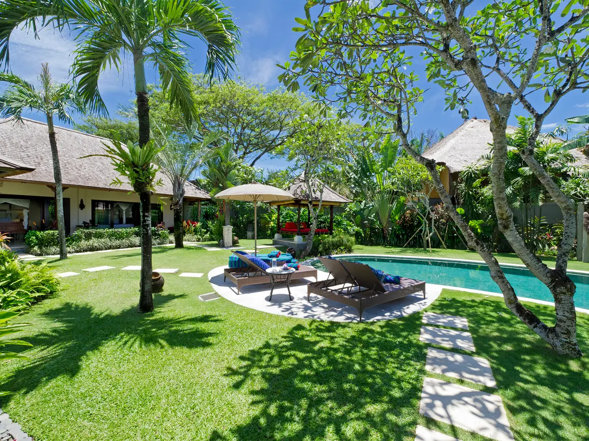 Villa Kakatua - Sun loungers by the pool
