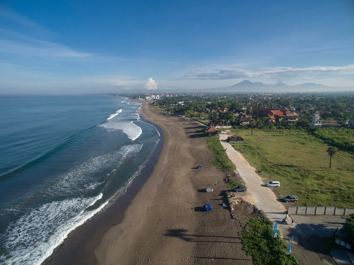 Villa Lega - Aerial facing west along the beach