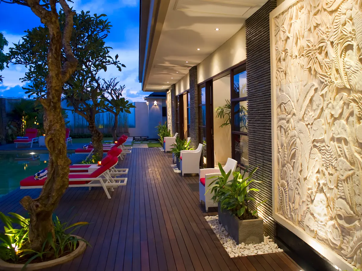 Villa Lega - Poolside deck at night