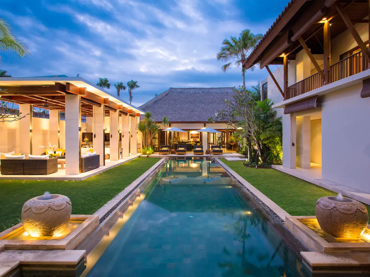 Vila Lilibel - The villa lit up