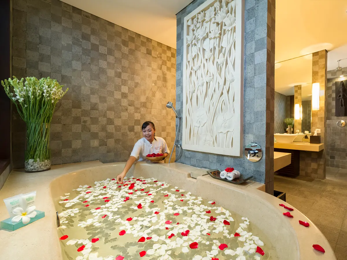 Villa Mandalay - Right side master bathroom