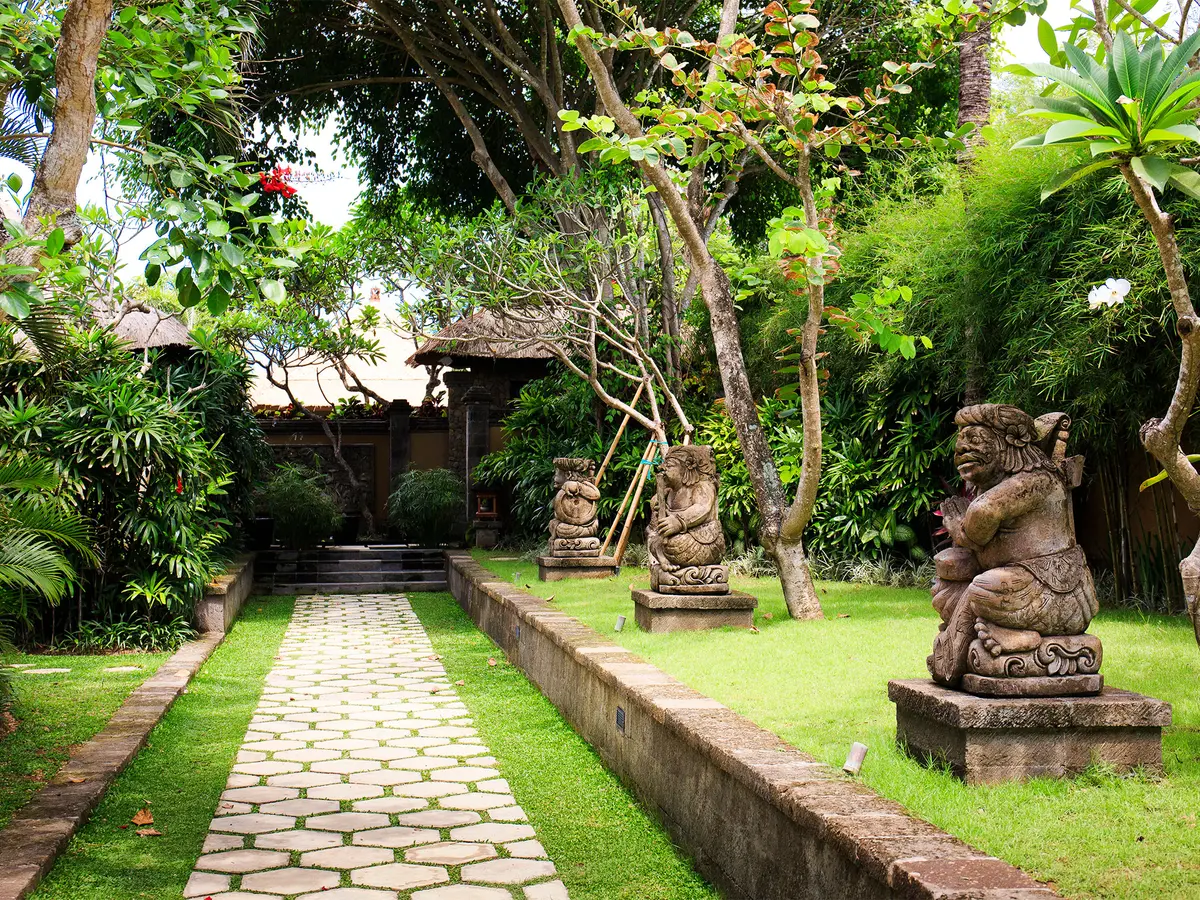 Villa Maridadi - Walkway through paradise