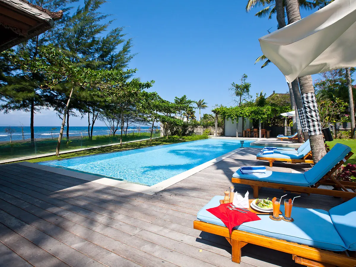 Puri Nirwana - Pool with view