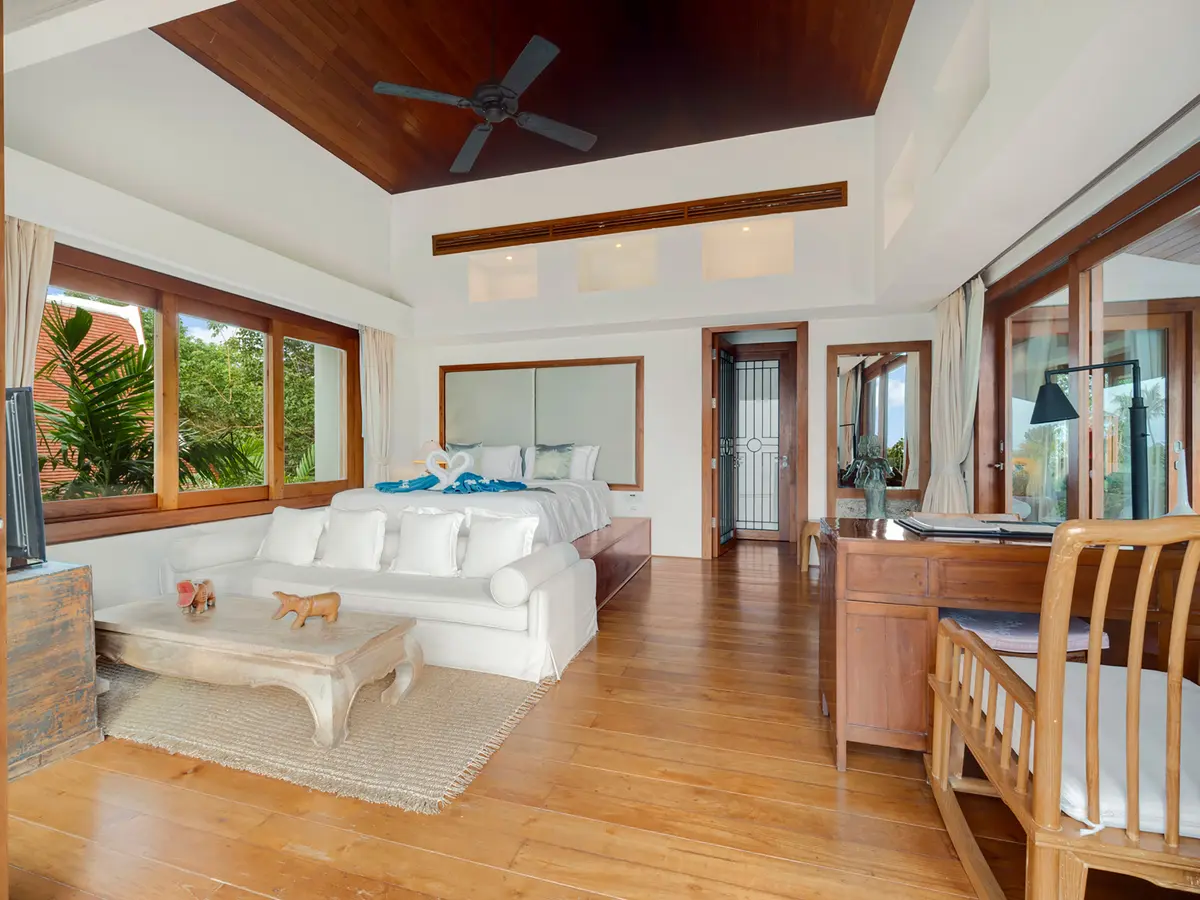 Villa Riva - Guest bedroom and working desk