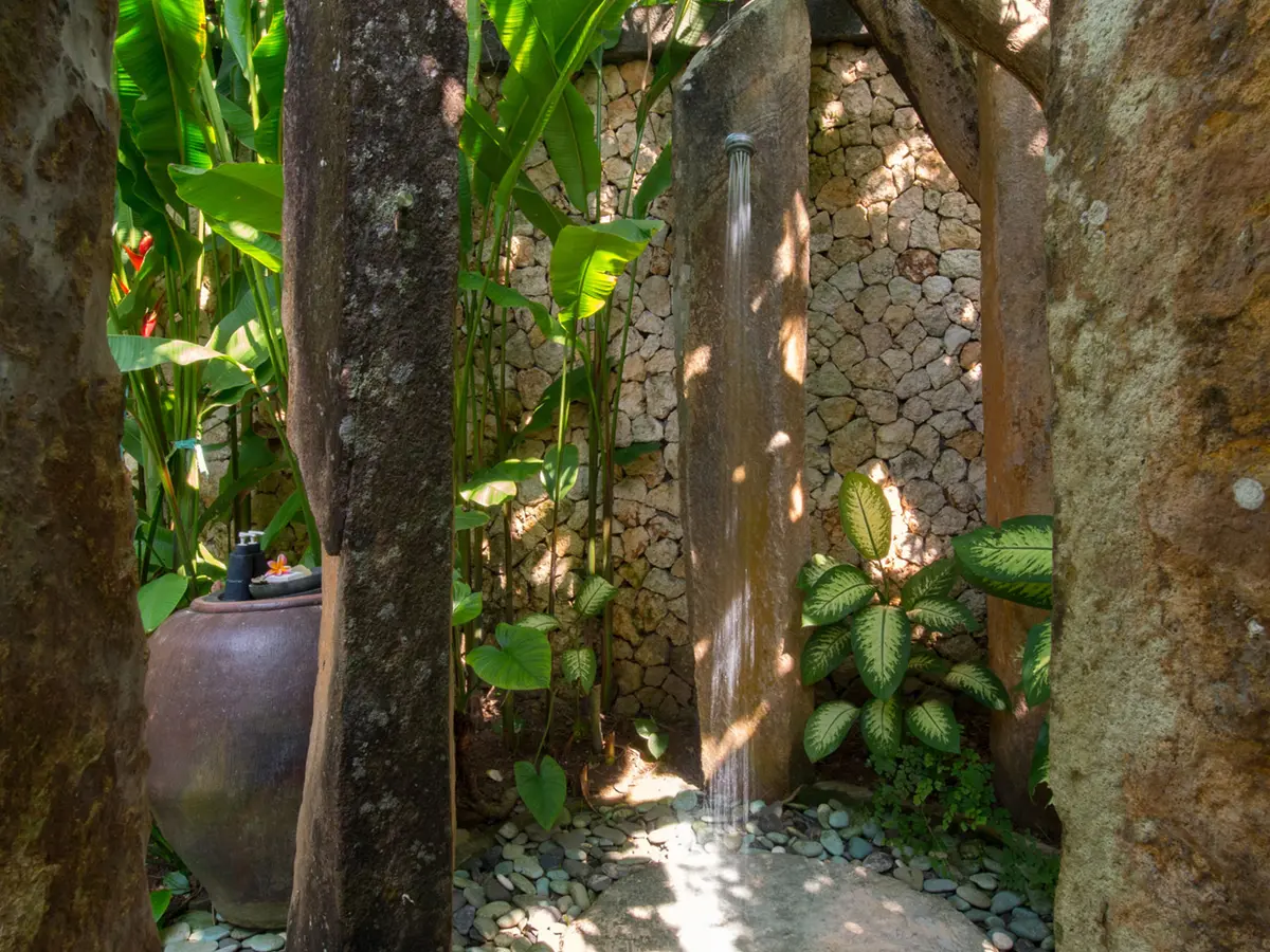 Villa Samadhana - Master suite outdoor shower
