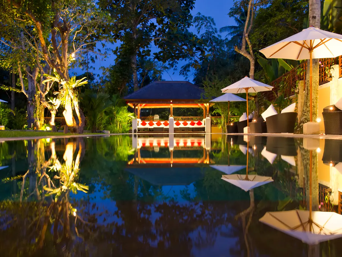 Villa San - Bale at night