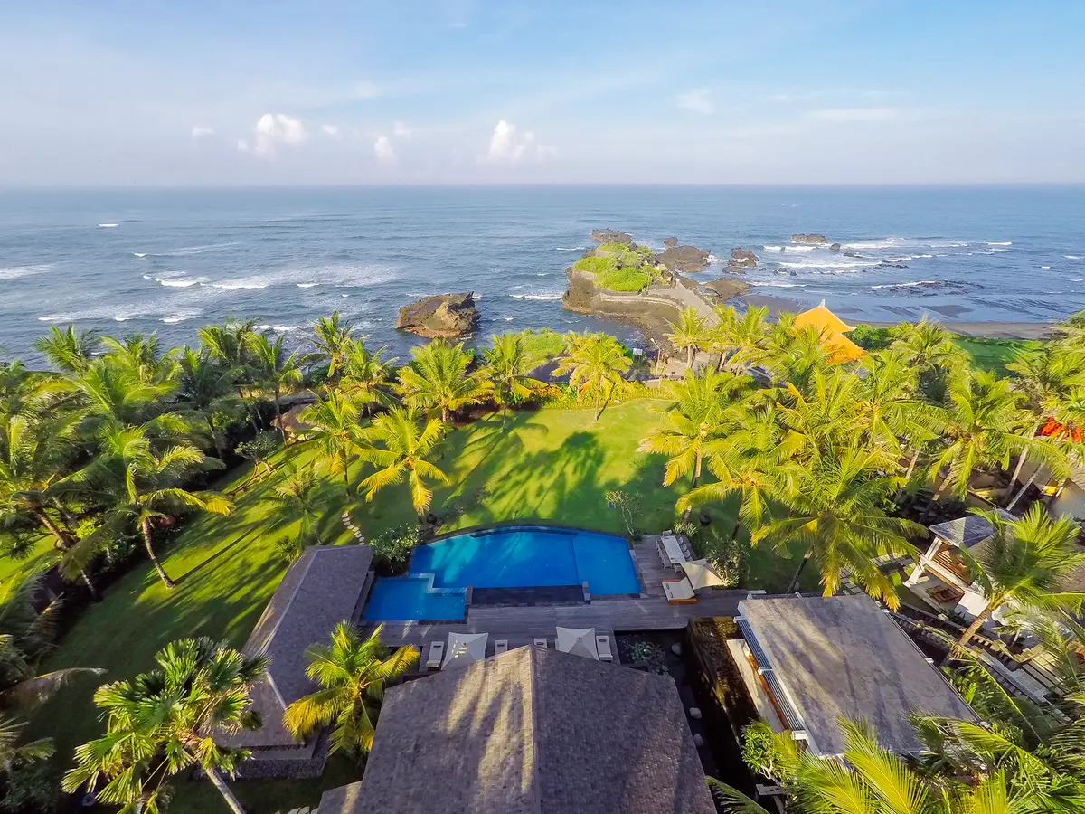 Villa Semarapura - Aerial - The villa, pool, gardens and sea