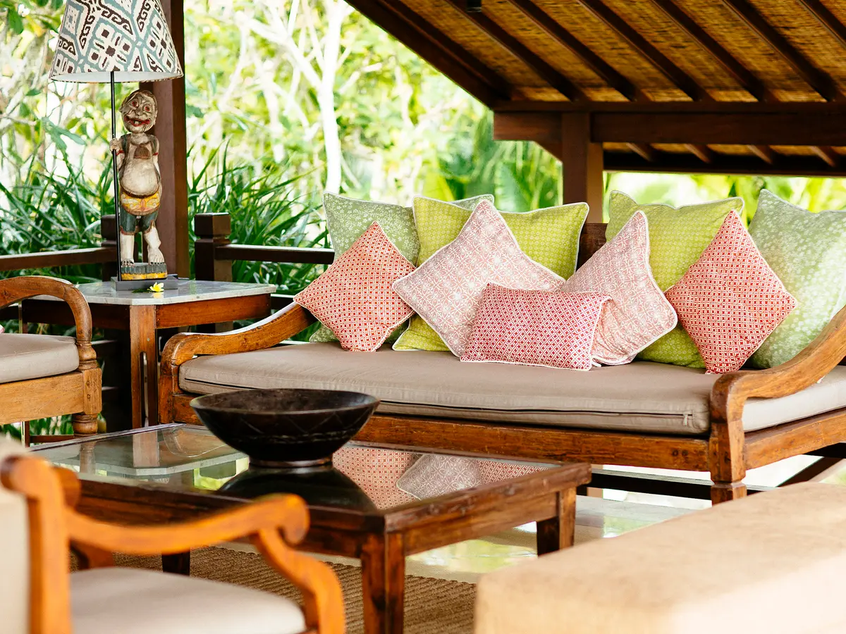 Villa Semarapura - Upstairs living room sofas (2)