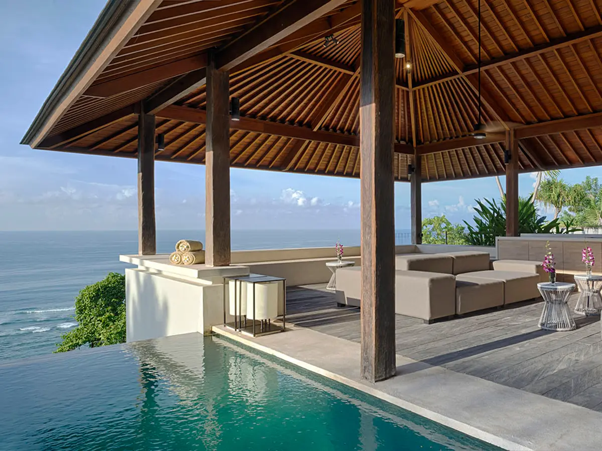 Sohamsa Estate - Villa Soham - Poolside entertaining bale