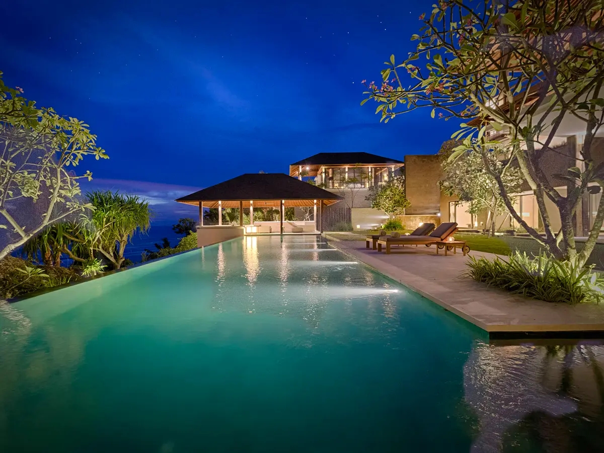 Sohamsa Estate - Villa Soham - Pool at night