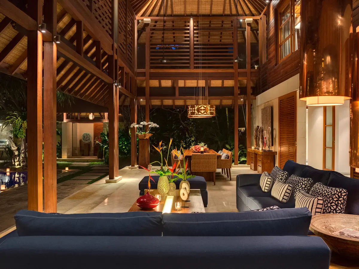Villa Windu Sari - Living room at night by the pool