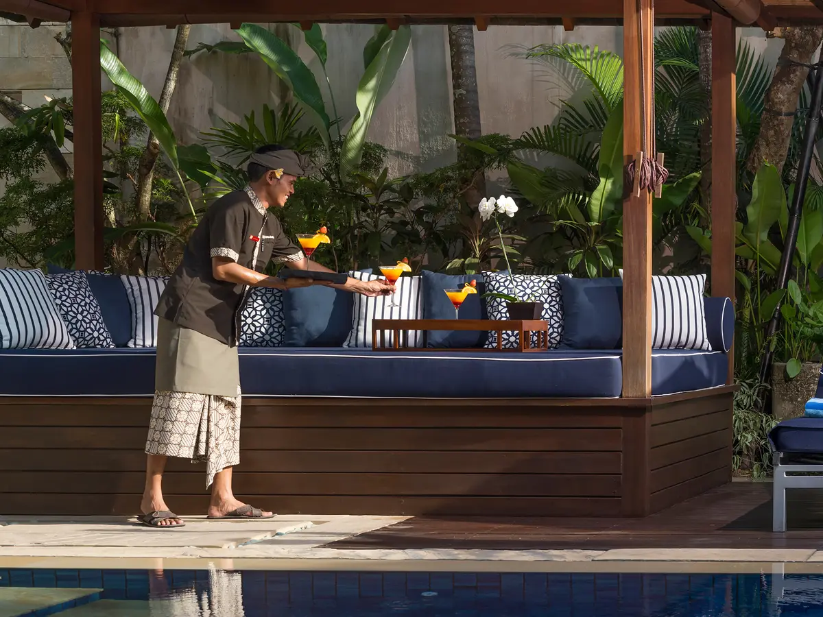 Villa Windu Sari - Plenty of staff to proved refreshment at any time