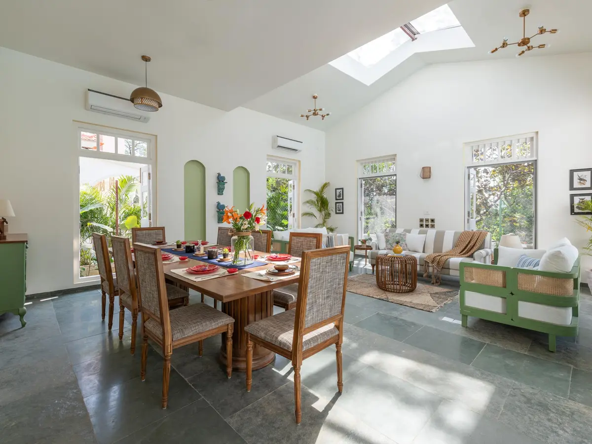 Colina - Villa B - Dining and living area