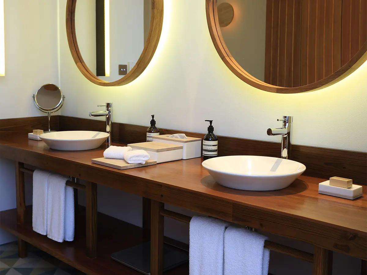 4 Bedroom Villa Residences - Contemporary bathroom