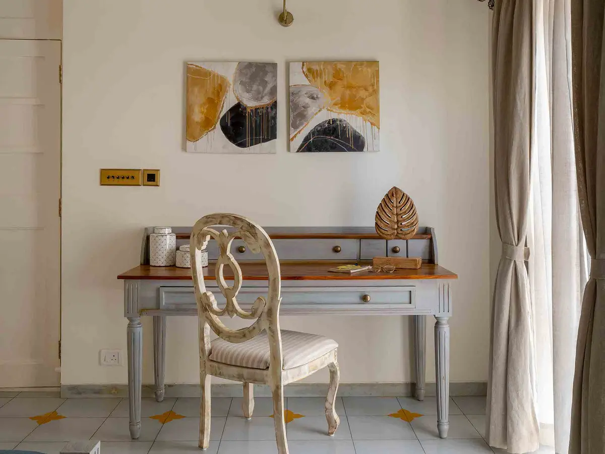 Aurelia Villa F - Bedroom 1 - Workplace