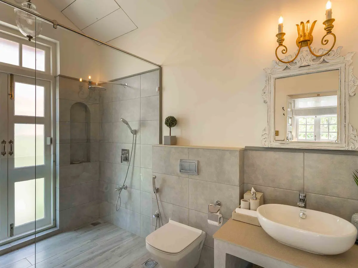 Aurelia Villa F - Powder Bathroom