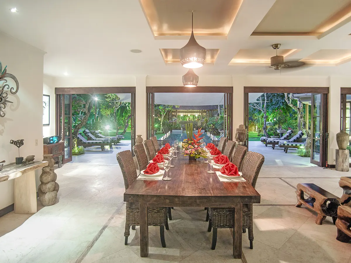 Avalon I - Dining set up with view