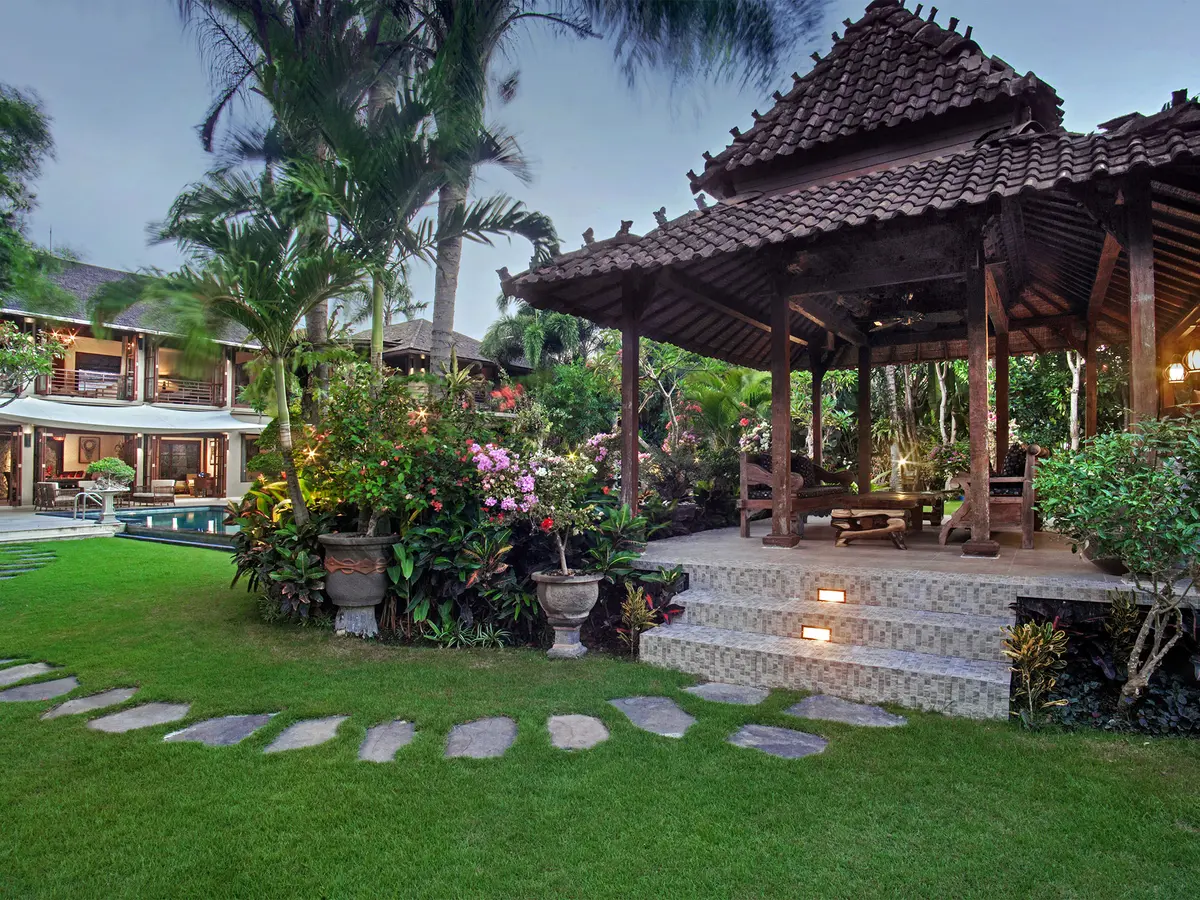 Avalon I - Garden joglo