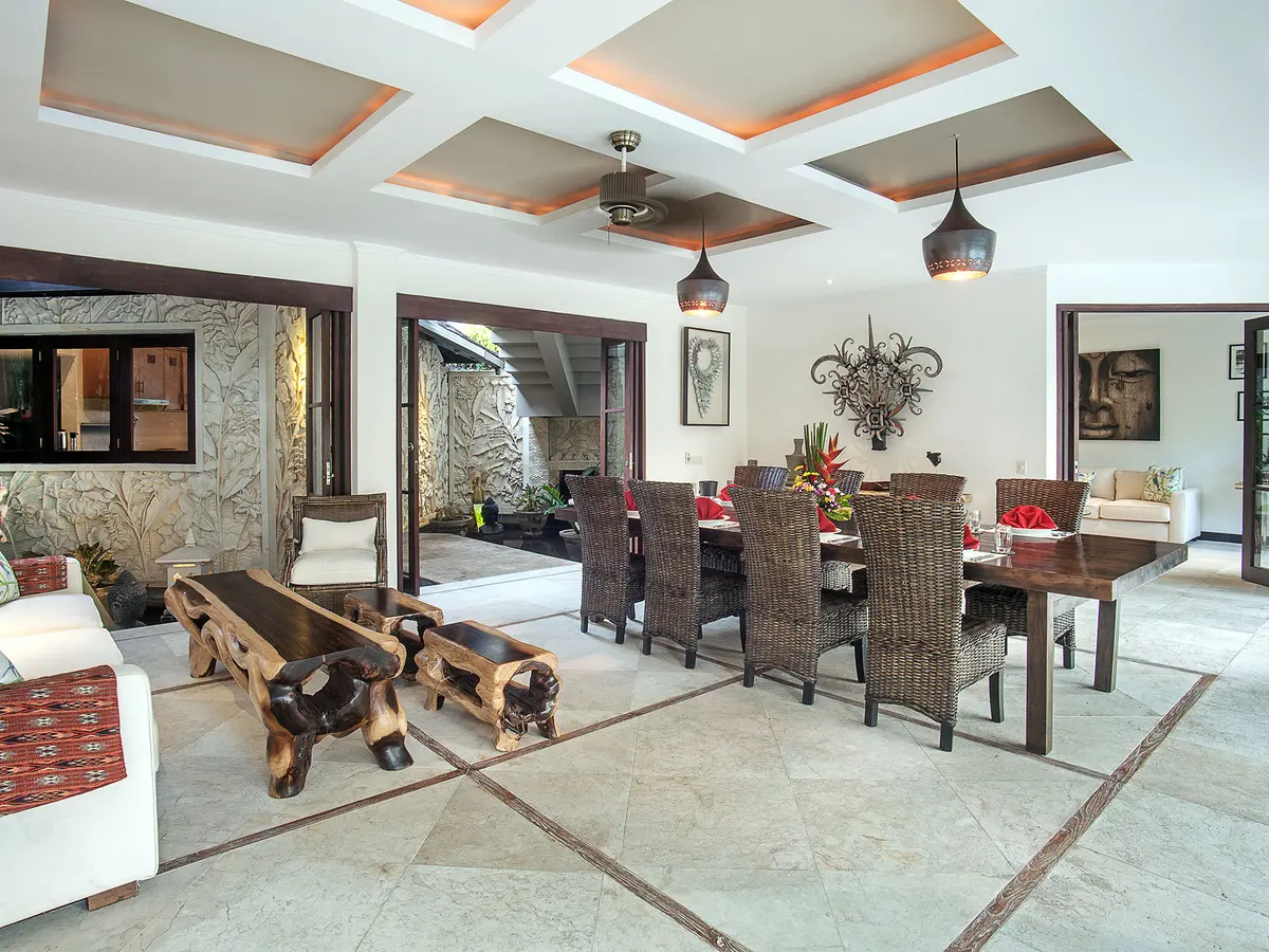 Avalon I - Open air dining and living