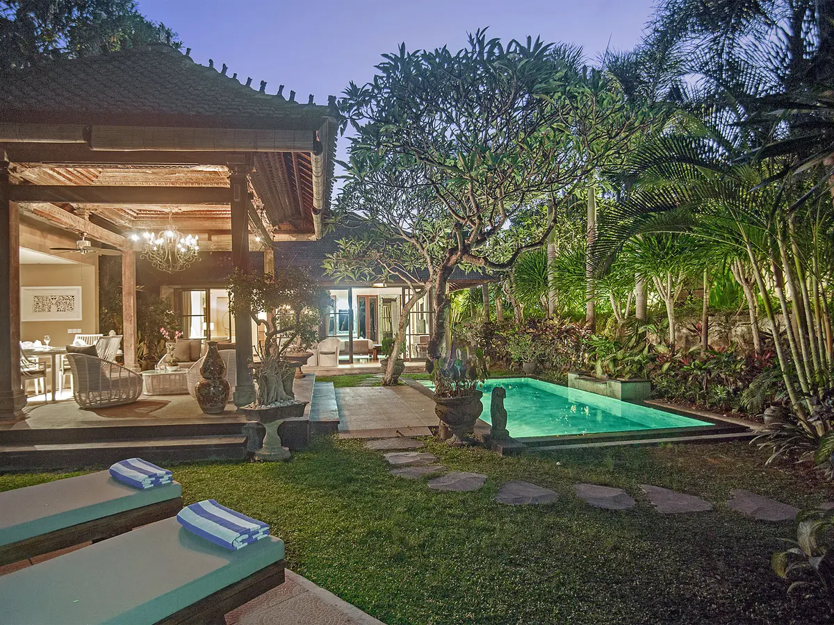 Avalon II - Pool and garden