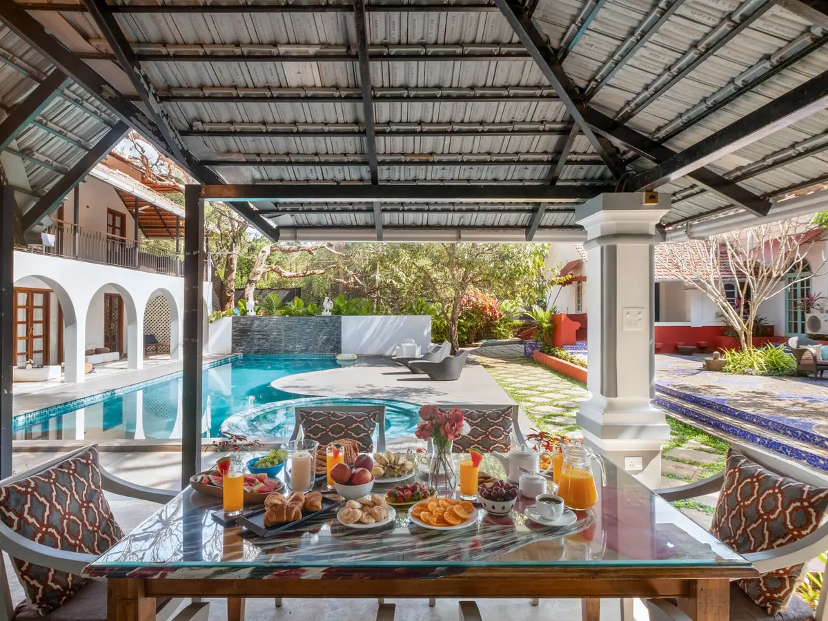 Bastora House - Outdoor Dining Area