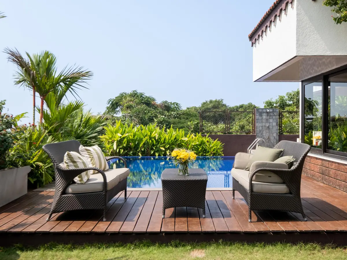 Belas Casas - Poolside
