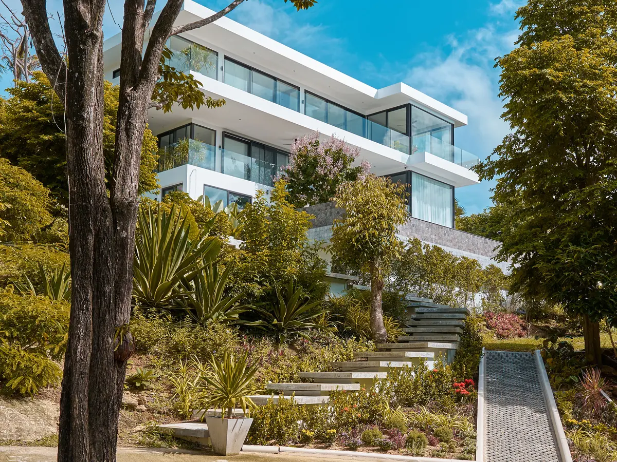 Casa Alma - Sleek modern tropical holiday villa
