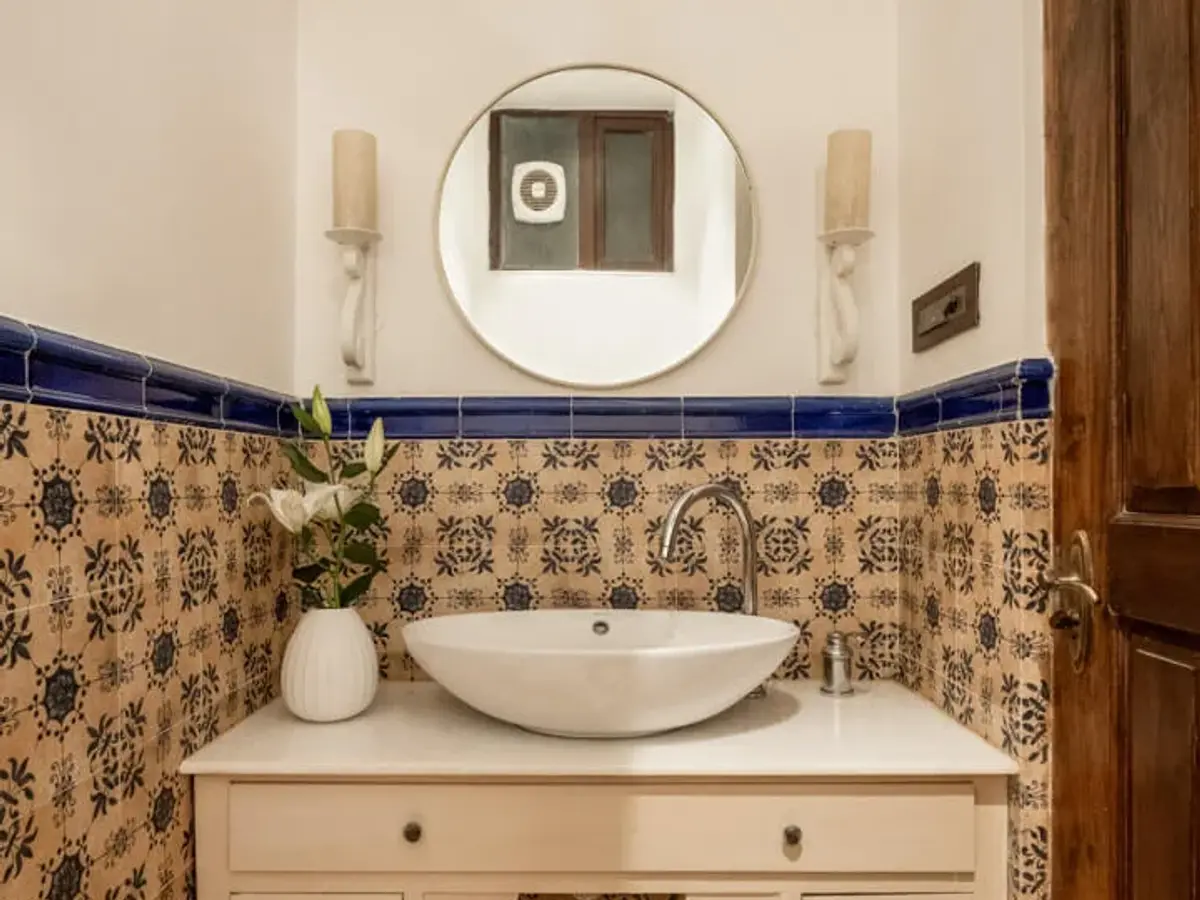 Casa Tanisa - Powder Bathroom
