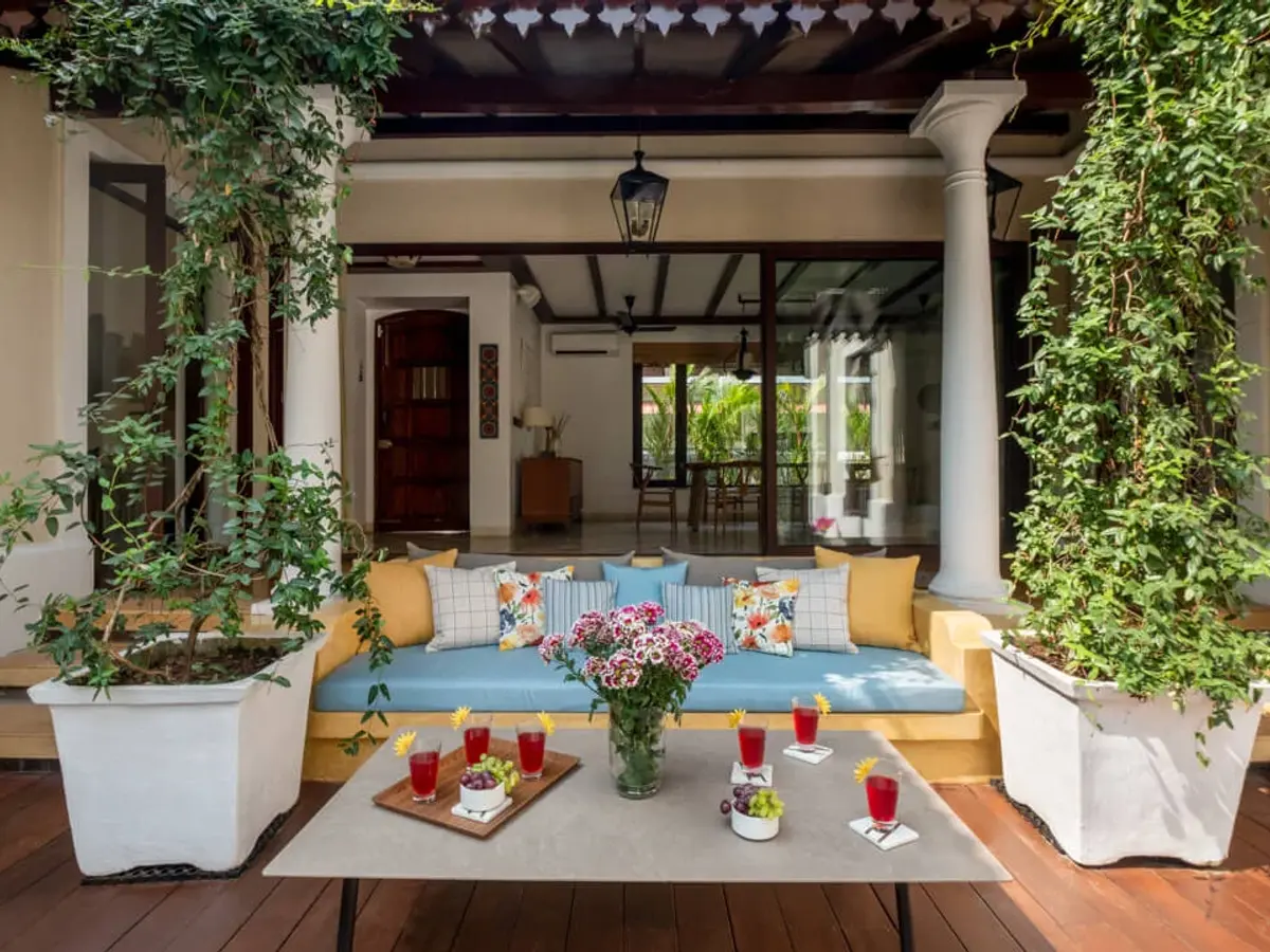 Casa Tanisa - Poolside Seating
