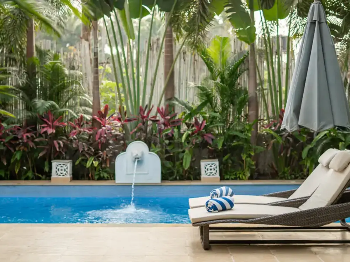 Poolside Lounging | Castello 4