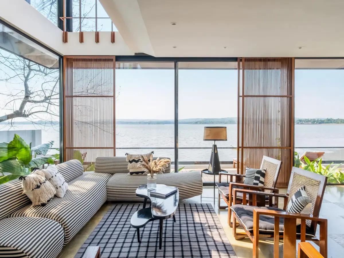 Glasshouse On The Bay - Living area 1
