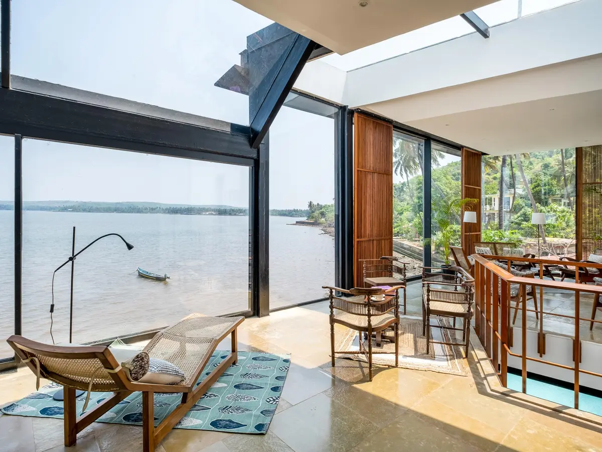 Glasshouse On The Bay - Second floor living area