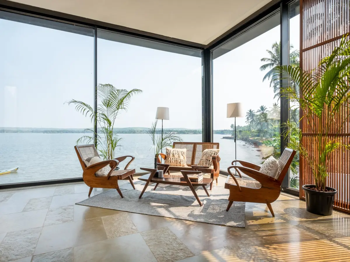 Glasshouse On The Bay - Second floor seating