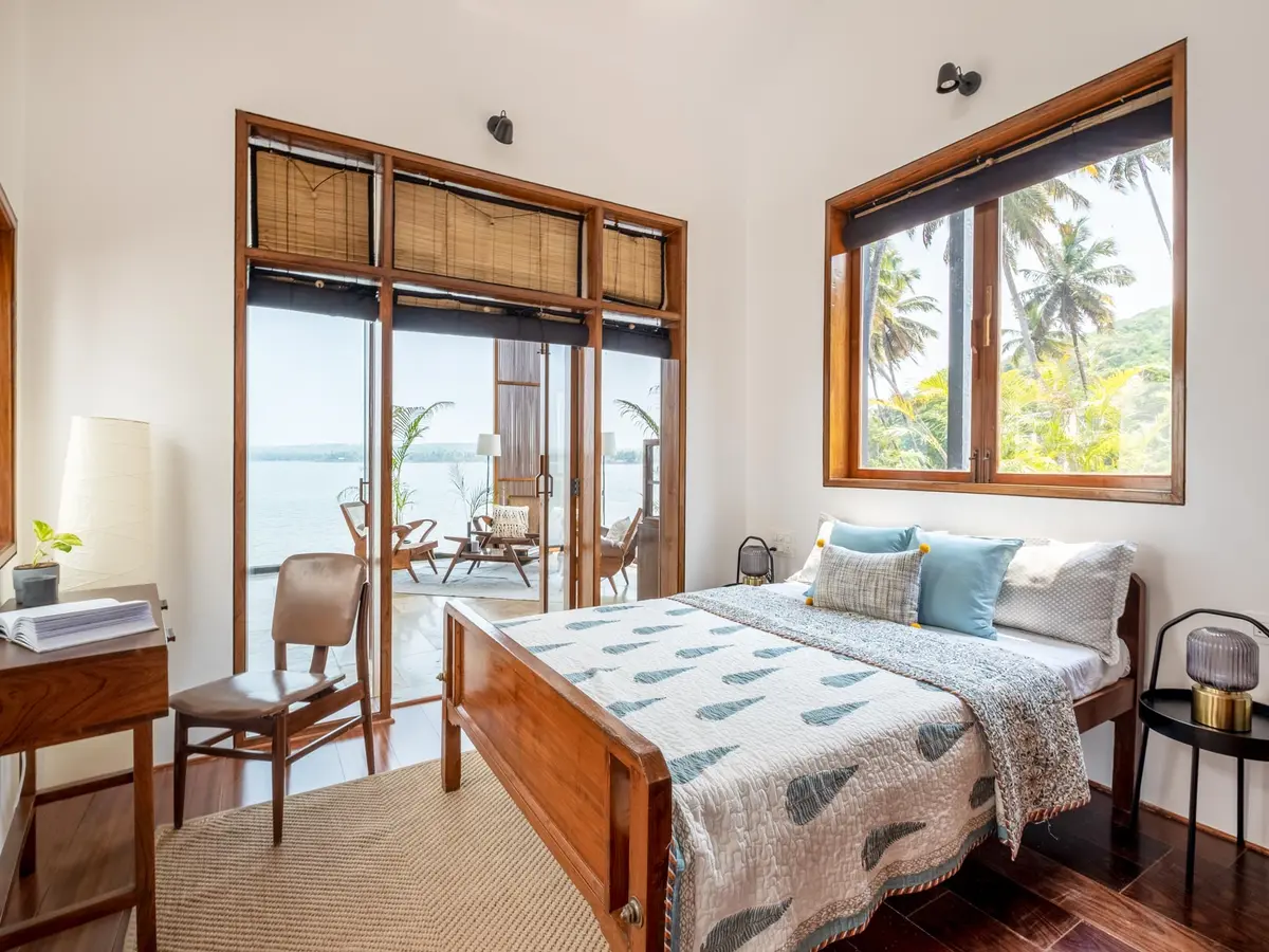 Glasshouse On The Bay - Bedroom area 3