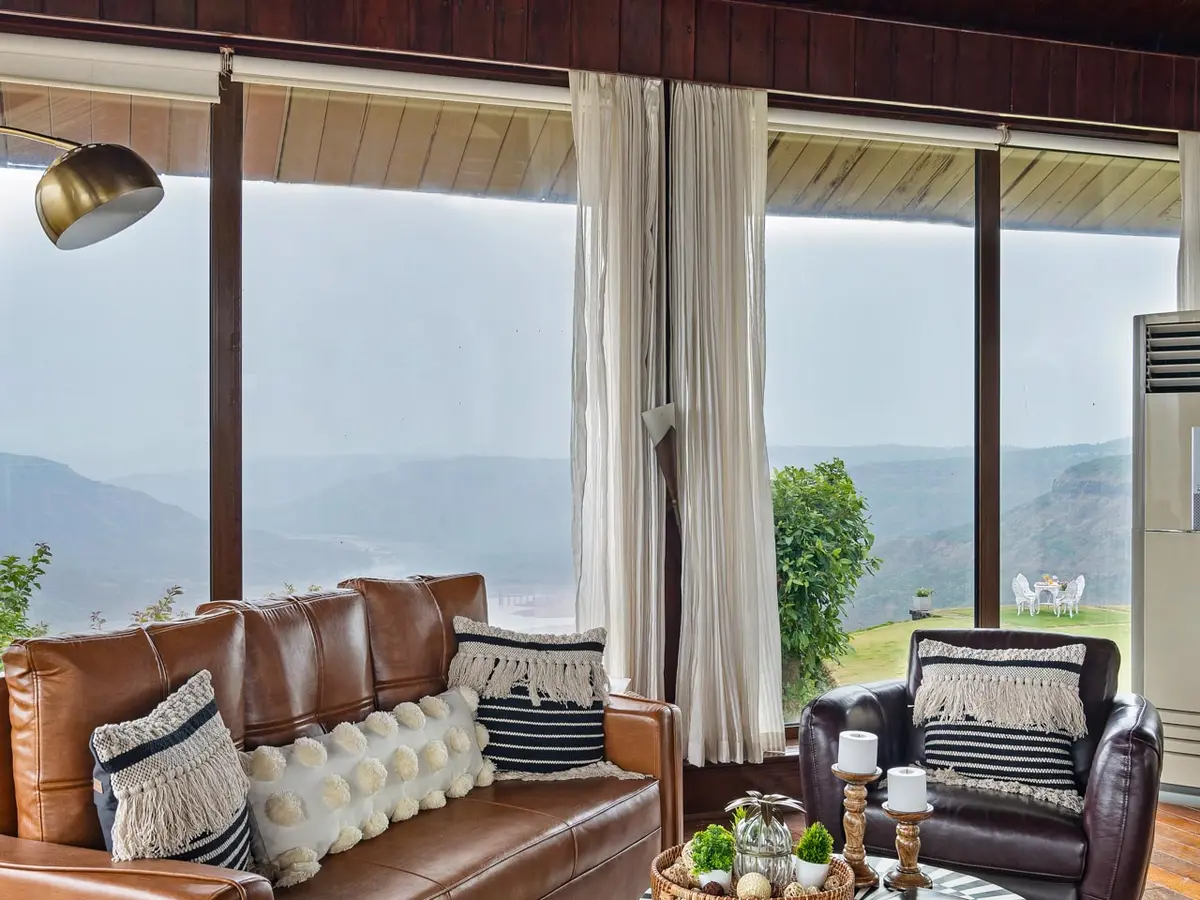 Gold Mist - Living area