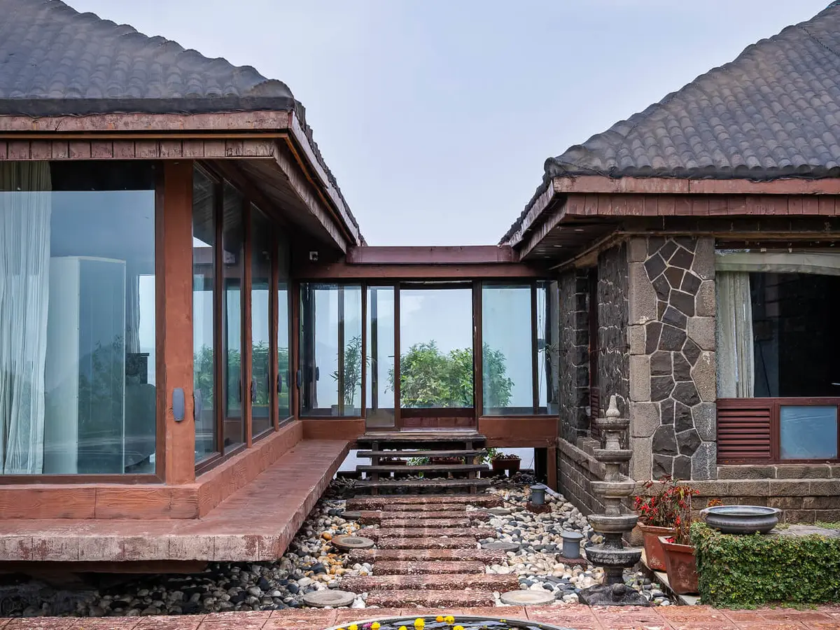 Gold Mist - House detail