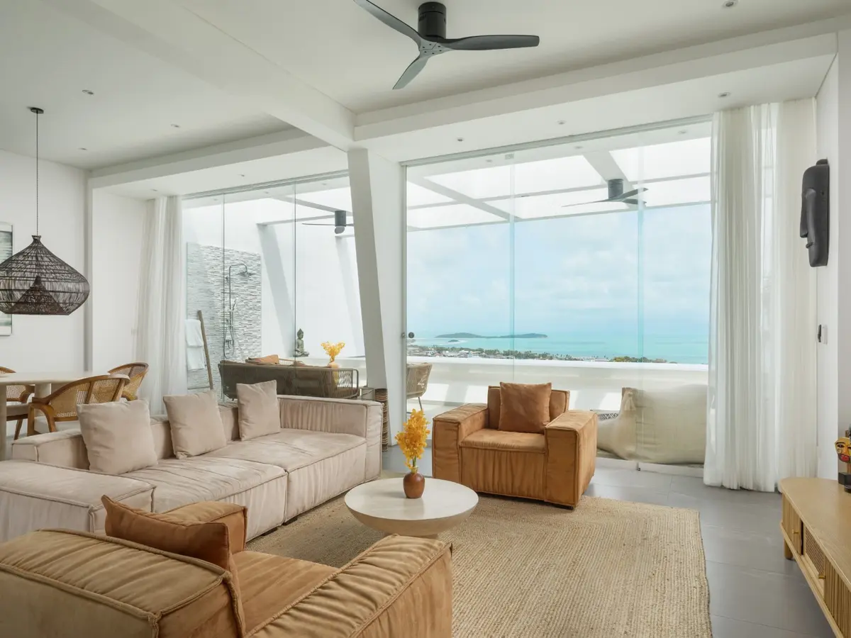 Golden Lotus - The Flourish Villa - Airy living and dining area